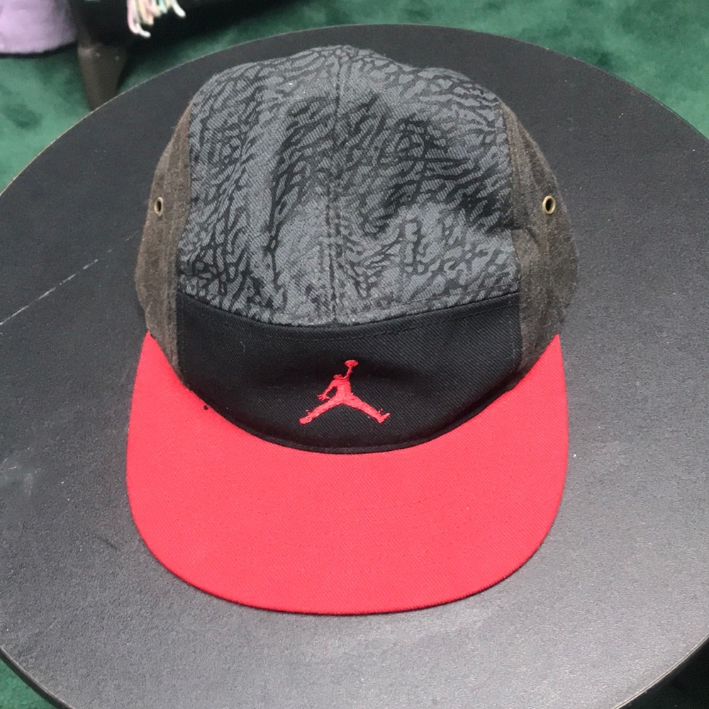 Jordan hat, low profile with buckle strap